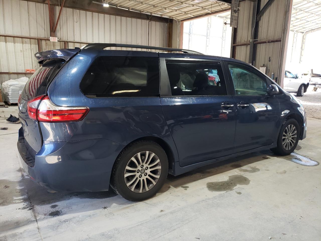 2020 Toyota Sienna - Image 3