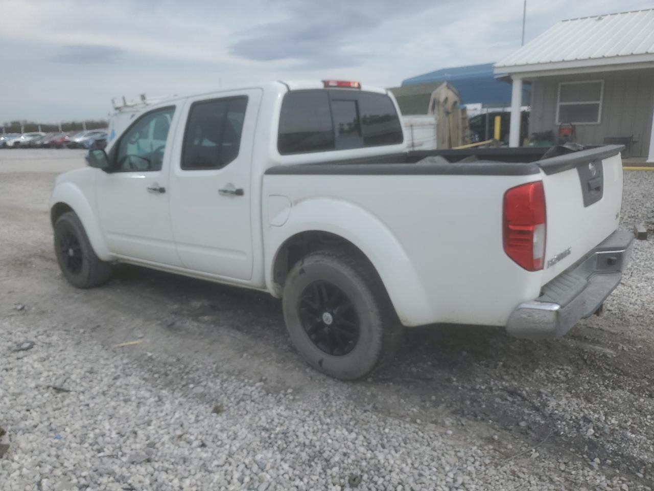 2016 Nissan Navara (Frontier) - Image 2