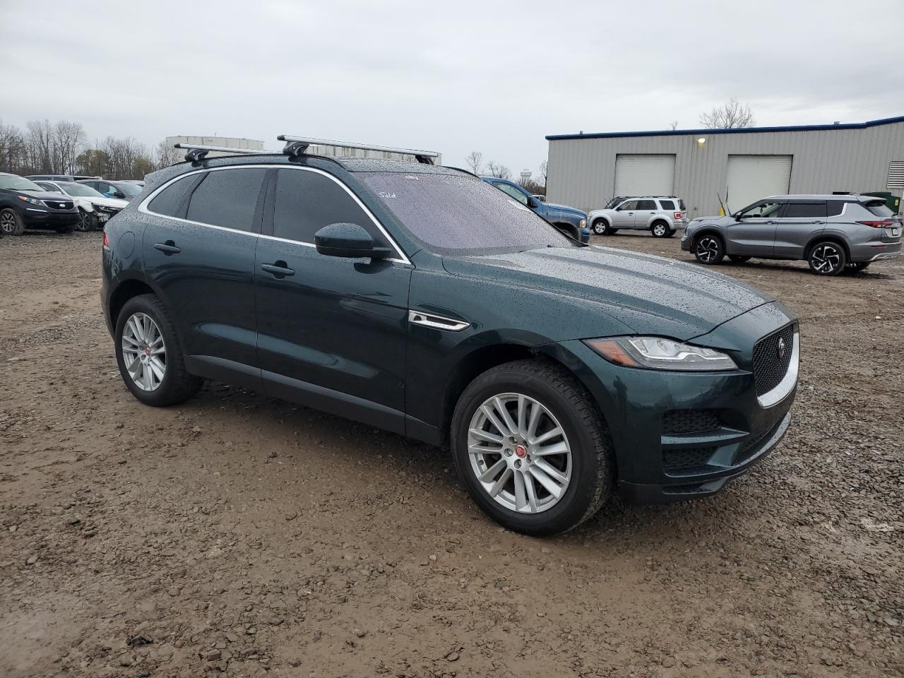 VIN SADCK2BV3HA889804 2017 JAGUAR F-PACE no.4