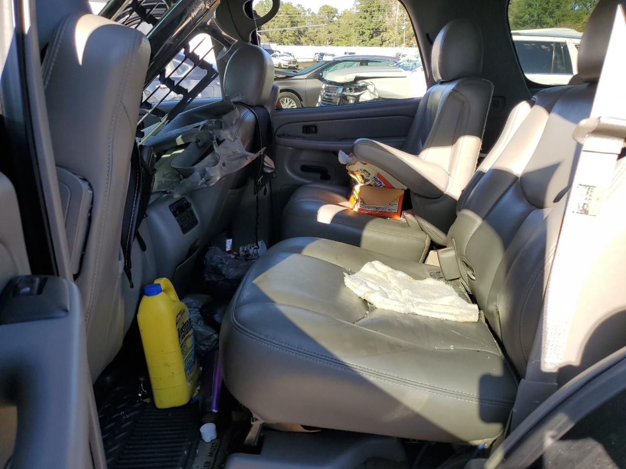 2004 Chevrolet Tahoe - Image 11