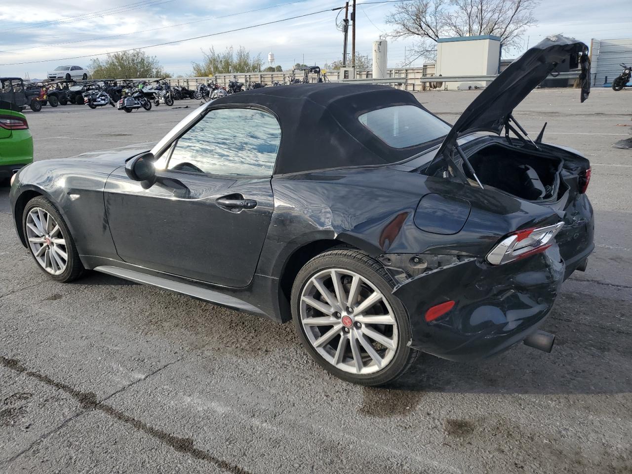 2017 Fiat 124 Spider - Image 2