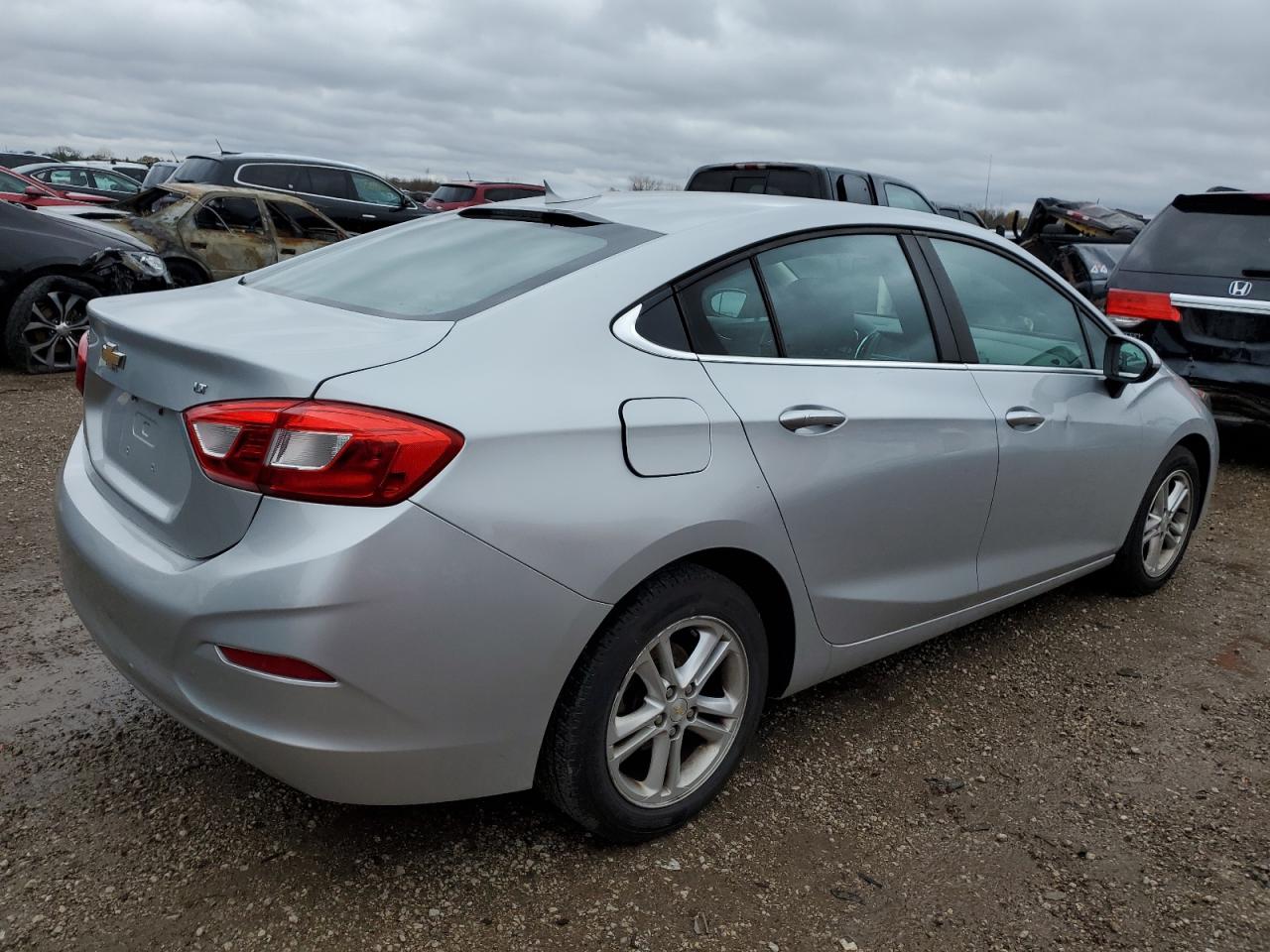 2016 Chevrolet Cruze - Image 3