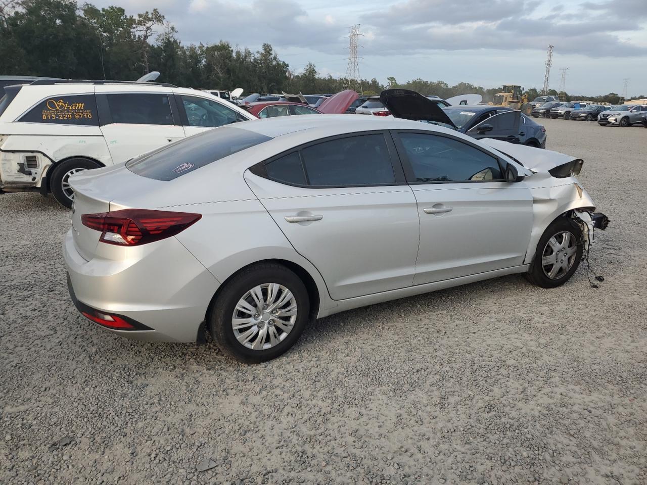 2019 Hyundai Elantra - Image 3
