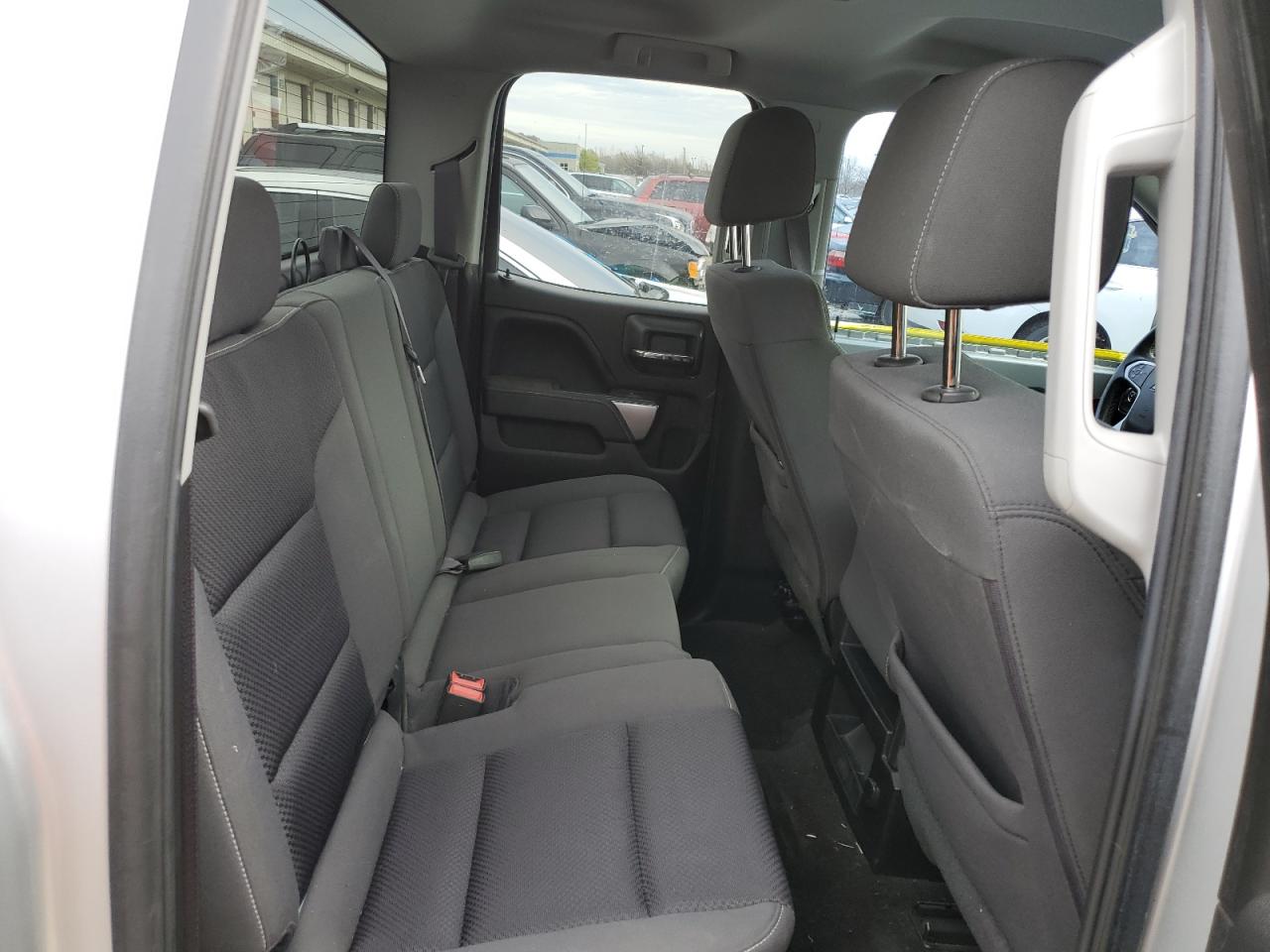 2016 Chevrolet Silverado - Image 10