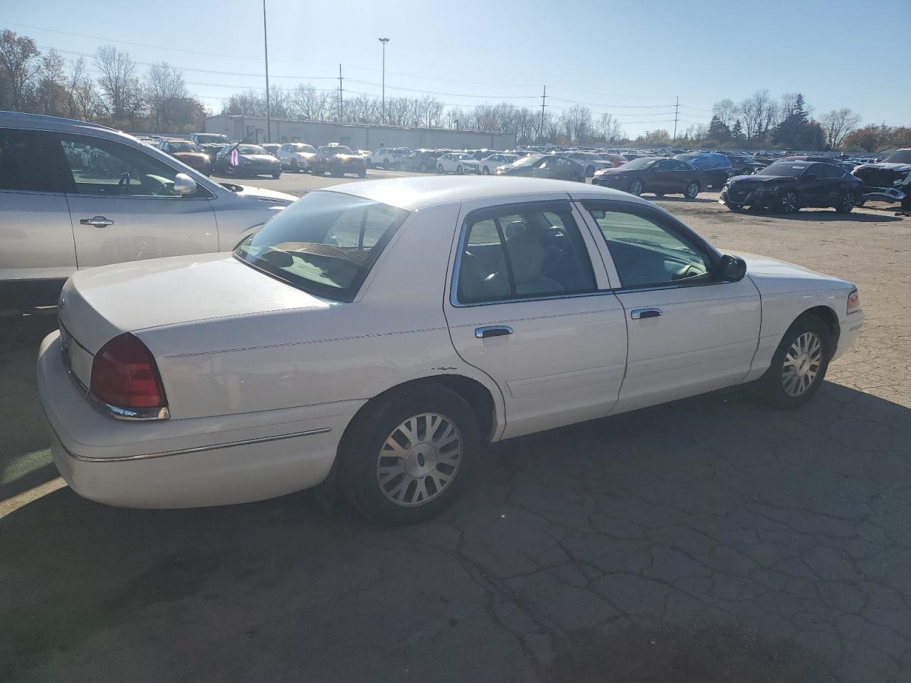 2003 Ford Crown Victoria - Image 3