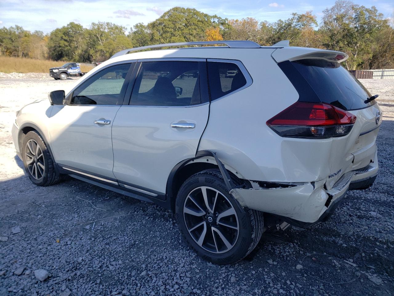 2018 Nissan Rogue - Image 2