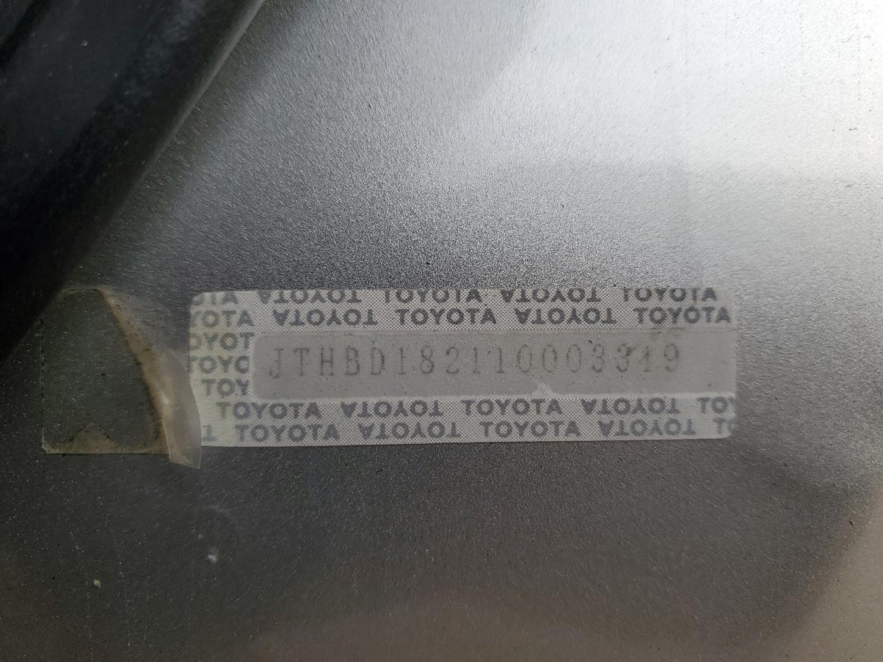 2001 Lexus IS - Image 14