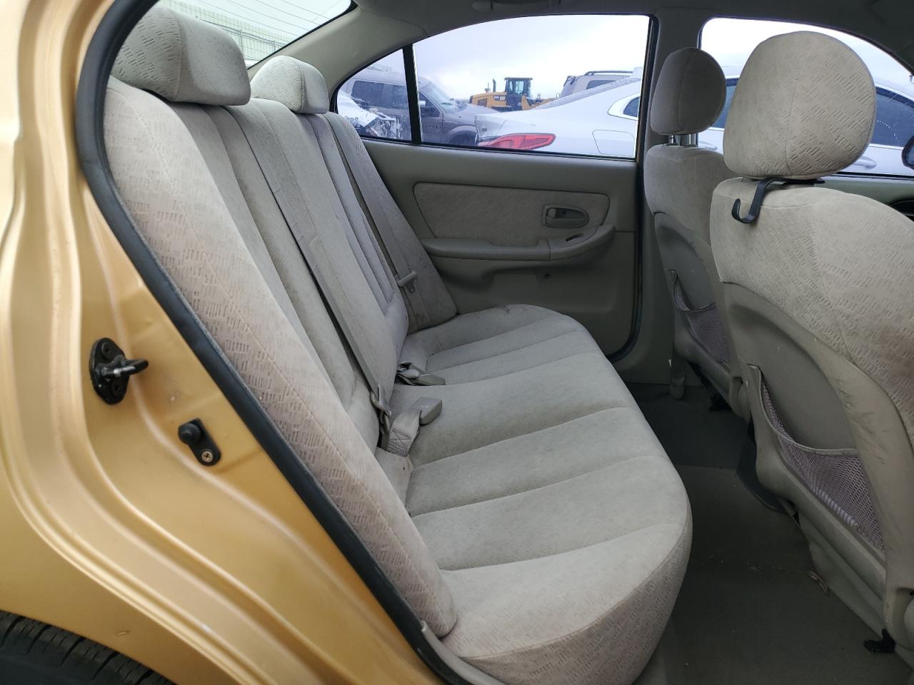 2004 Hyundai Elantra - Image 10