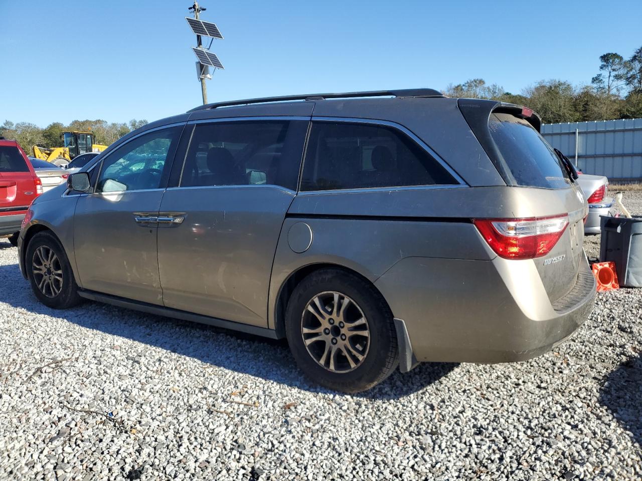 2011 Honda Odyssey - Image 2