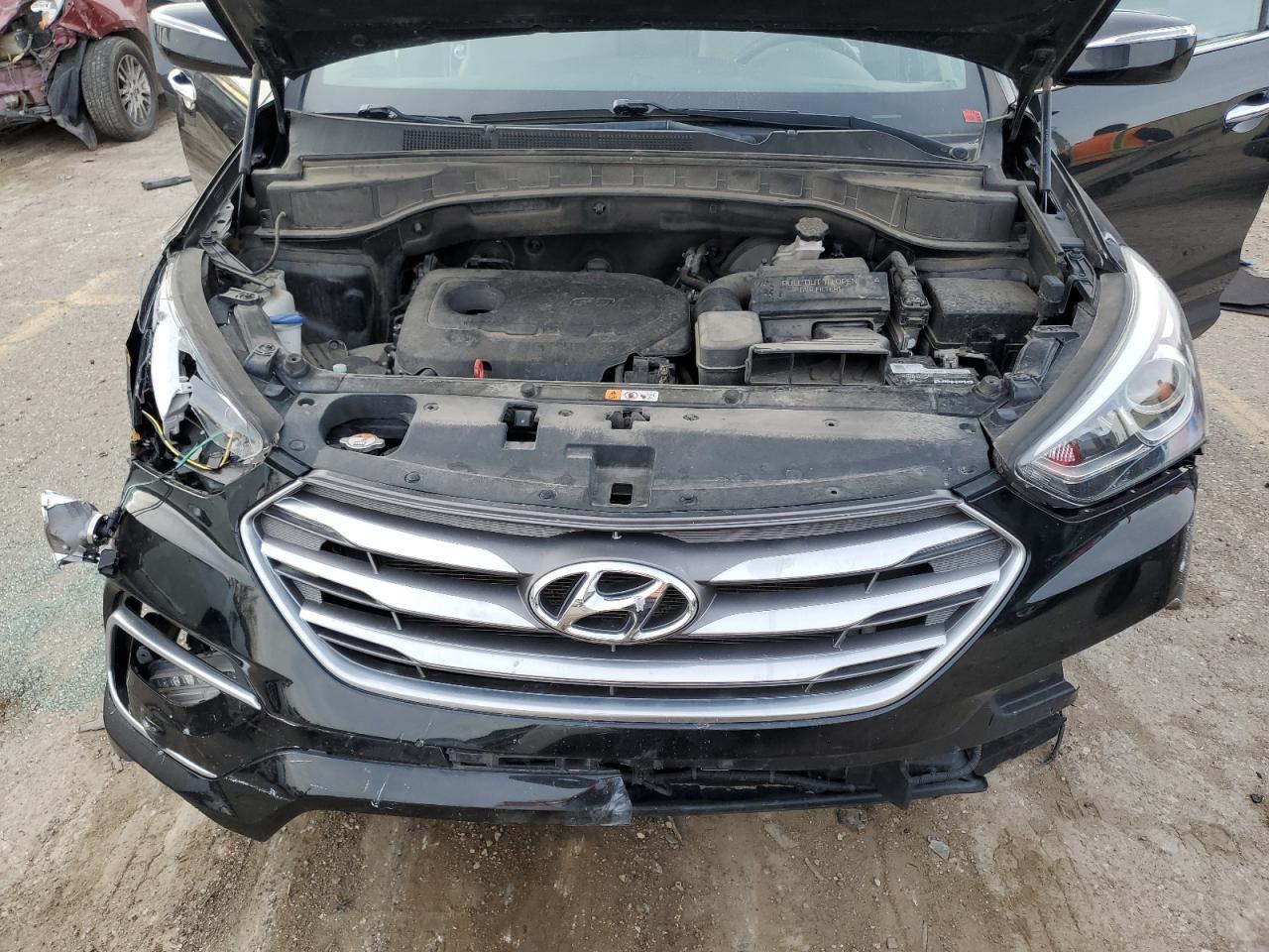 2018 Hyundai Santa Fe - Image 13