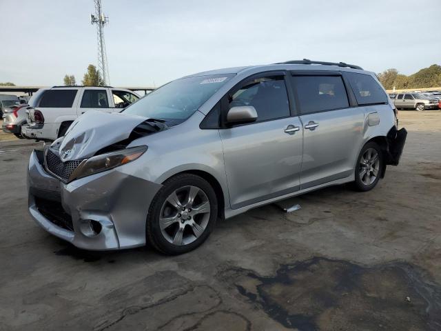 2015 Toyota Sienna Sport за продажба в Hayward, CA - Rear End