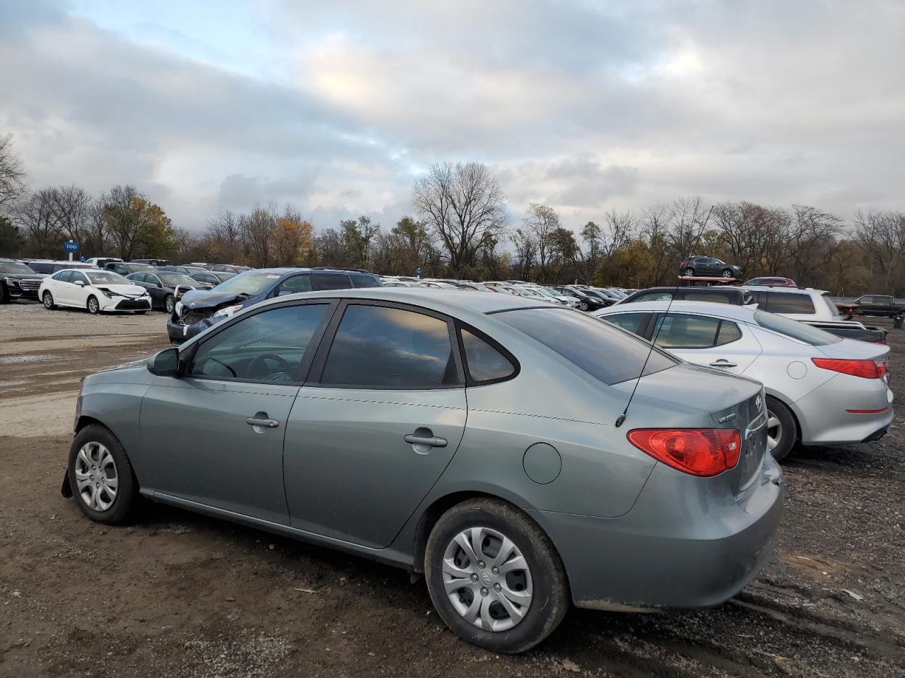 2010 Hyundai Elantra - Image 2