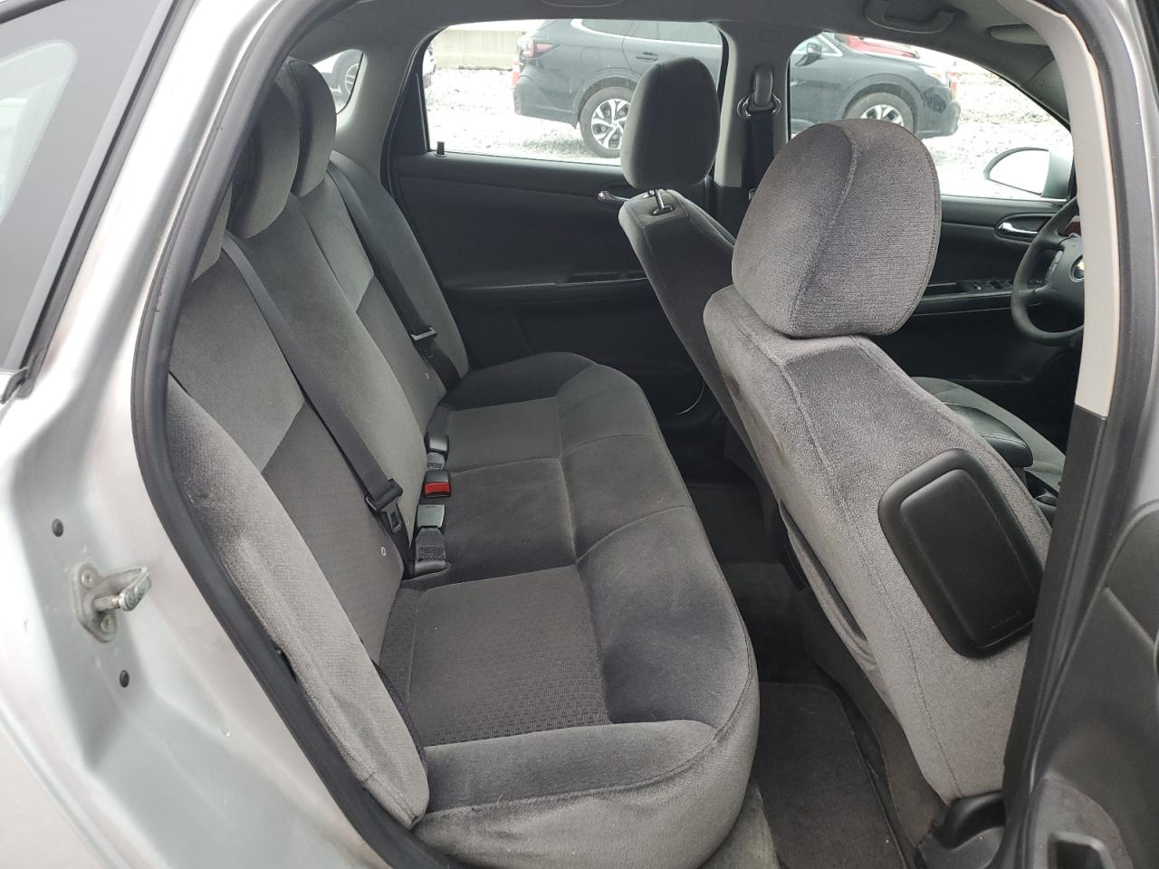 2011 Chevrolet Impala - Image 10