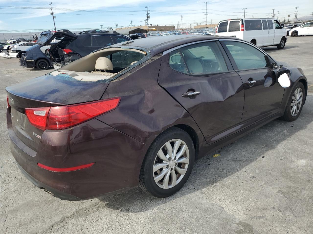 VIN 5XXGN4A75FG410402 2015 KIA OPTIMA no.3