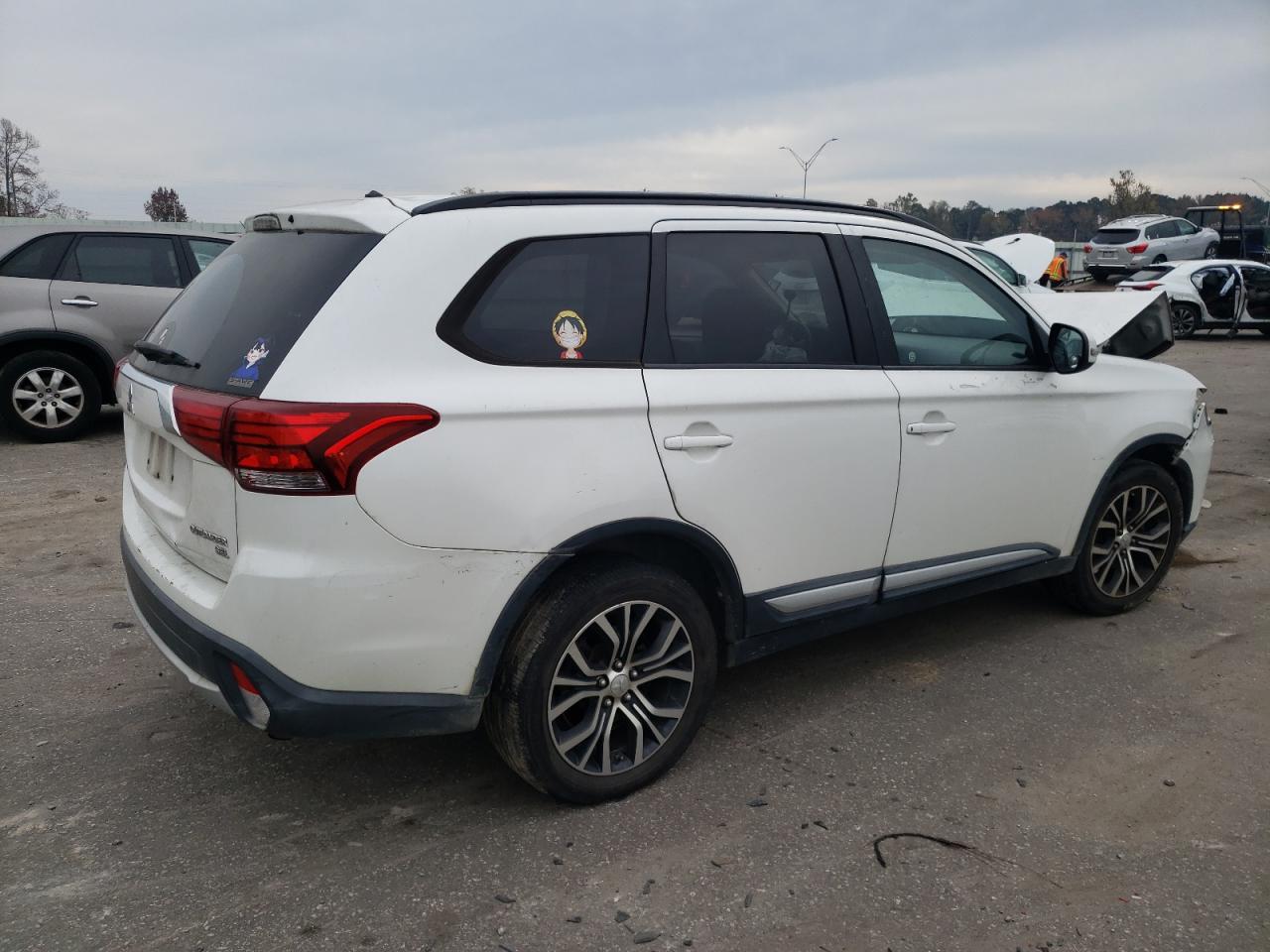 2016 Mitsubishi Outlander - Image 3