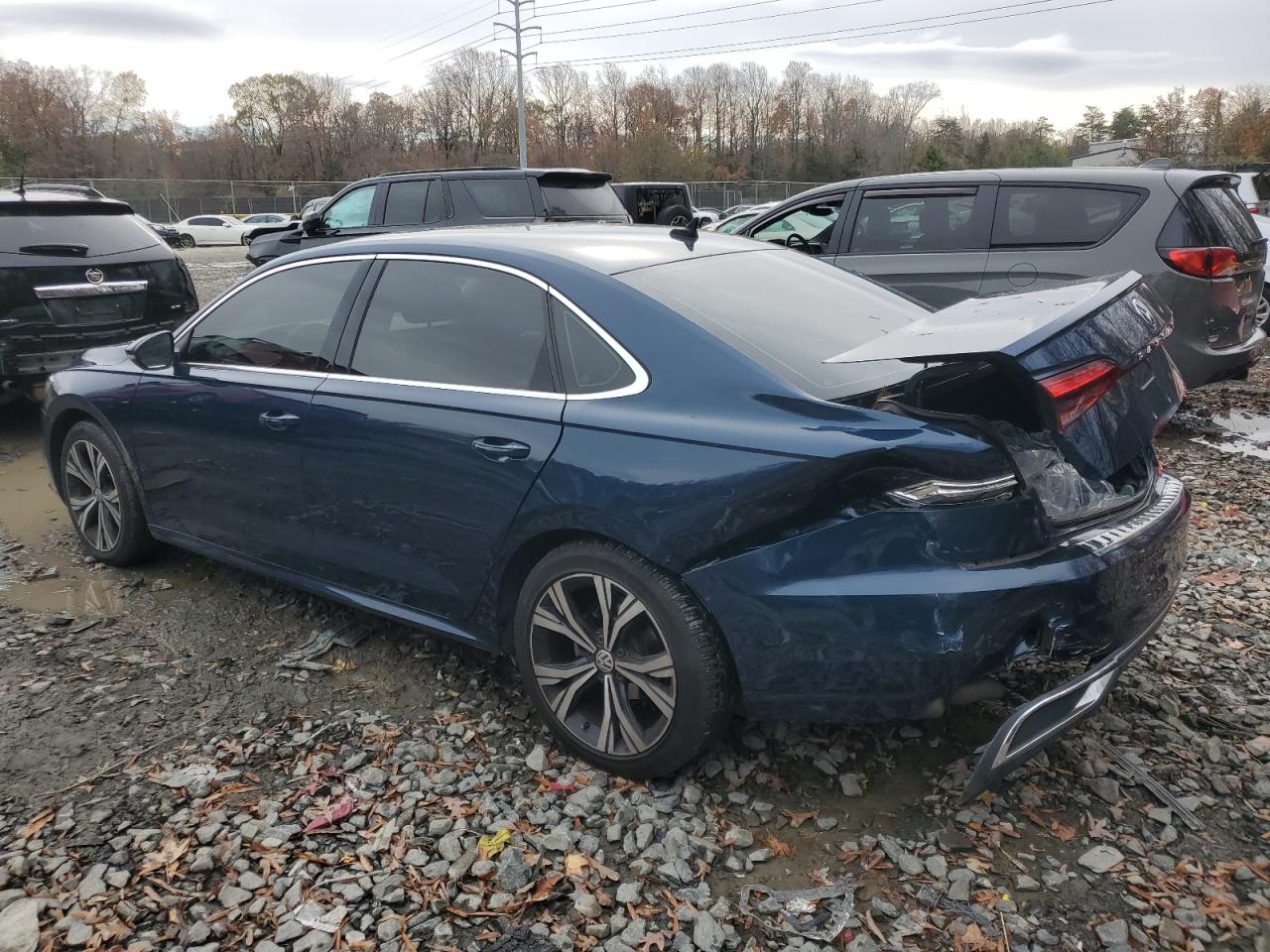 2021 Volkswagen Passat - Image 2