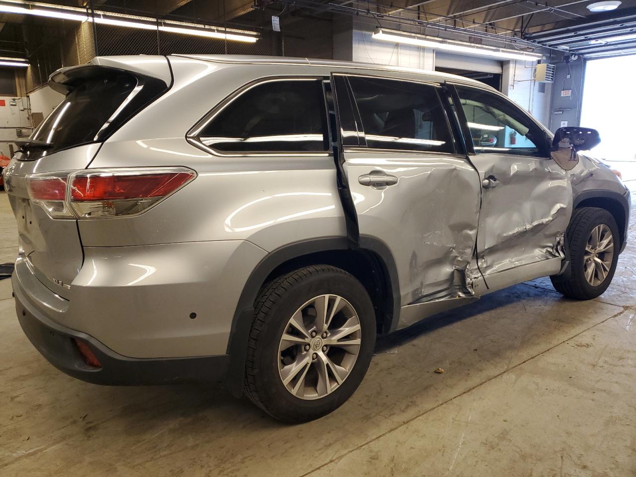 2014 Toyota Highlander - Image 3