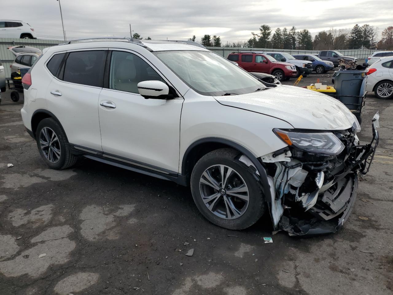 2017 Nissan Rogue - Image 4