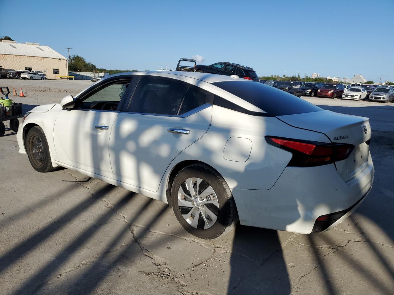 2020 Nissan Altima - Image 2