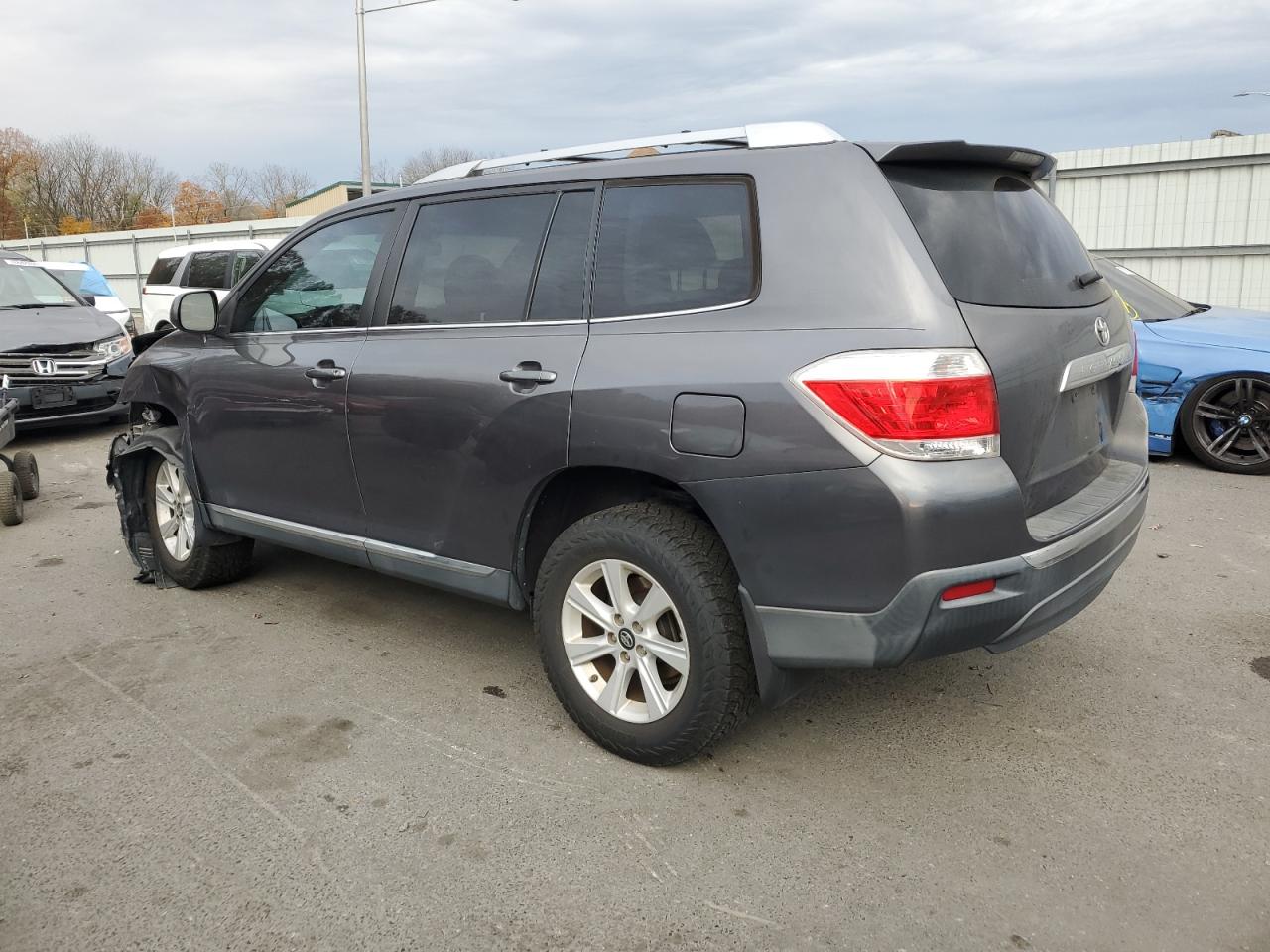 2011 Toyota Highlander - Image 2