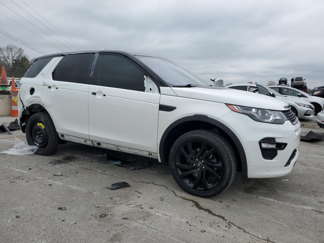 2017 Land Rover Discovery - Image 4