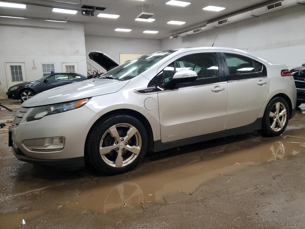 2011 Chevrolet Volt - Image 1
