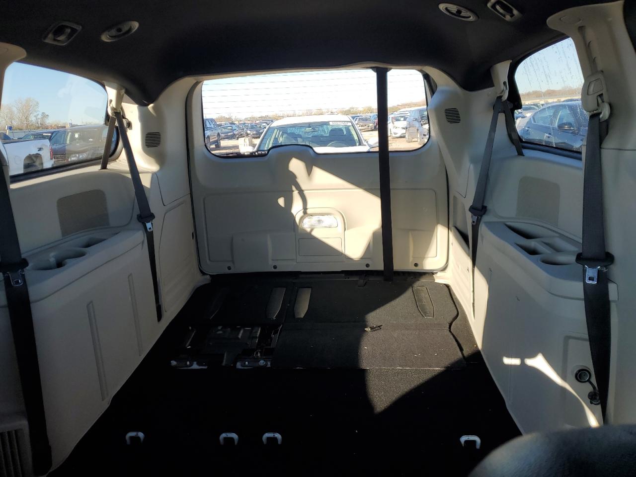 2019 Dodge Caravan - Image 10