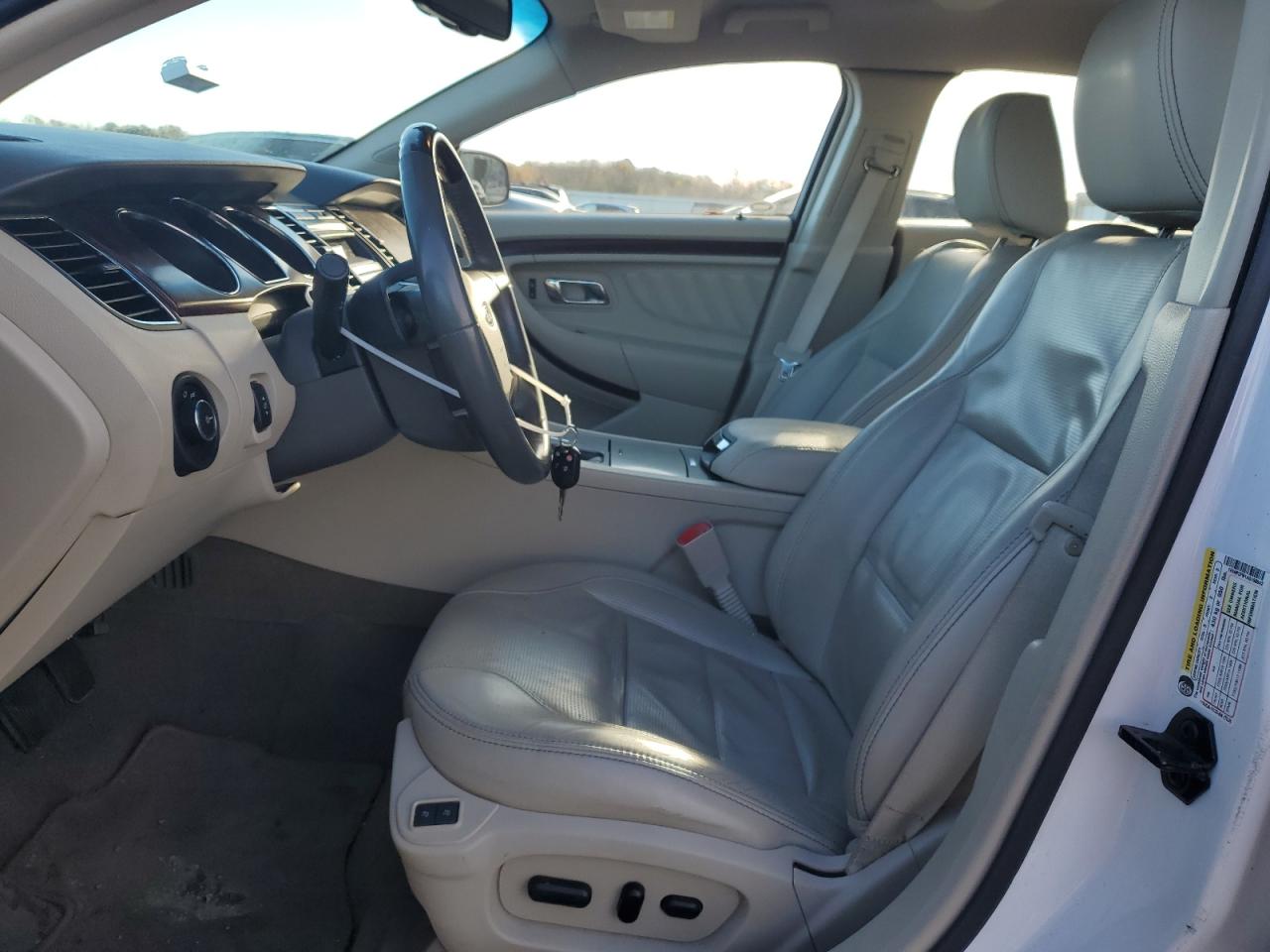 2010 Ford Taurus - Image 7