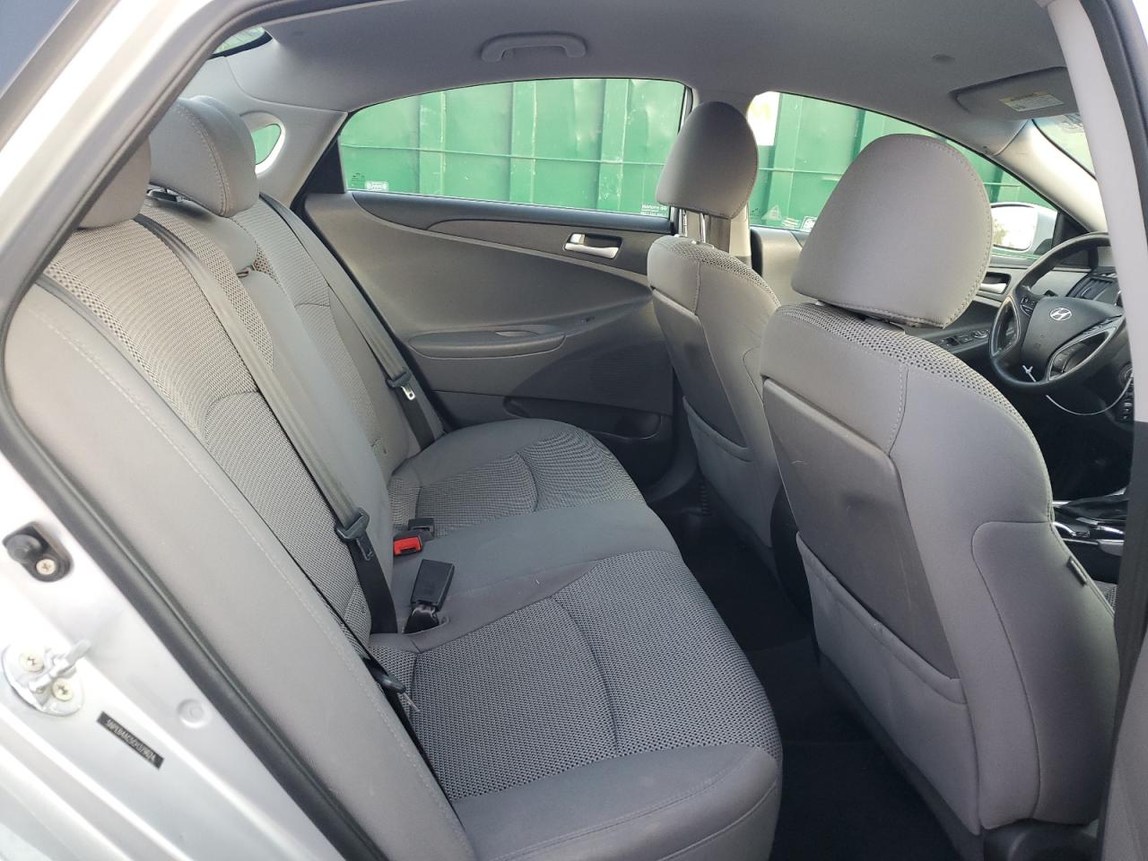 2012 Hyundai Sonata - Image 11