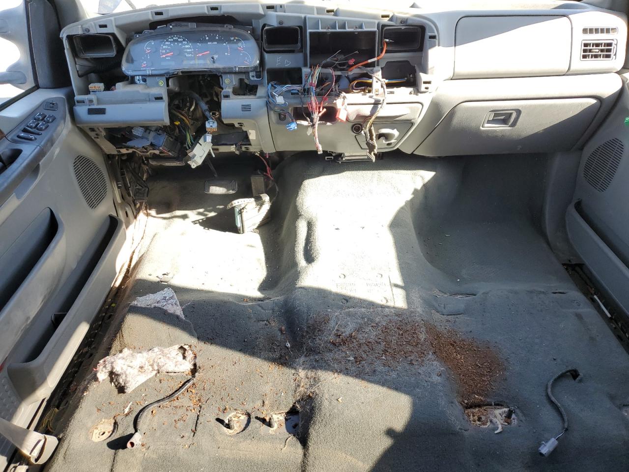 2004 Ford F350 - Image 8