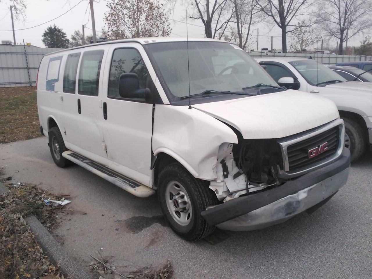 2014 GMC Savana - Image 4