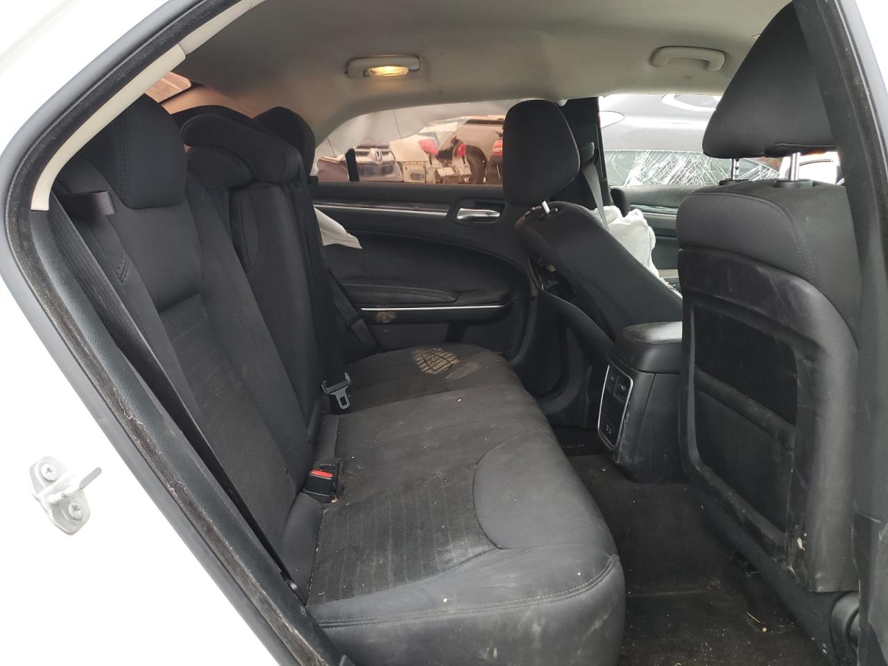 2018 Chrysler 300 - Image 10