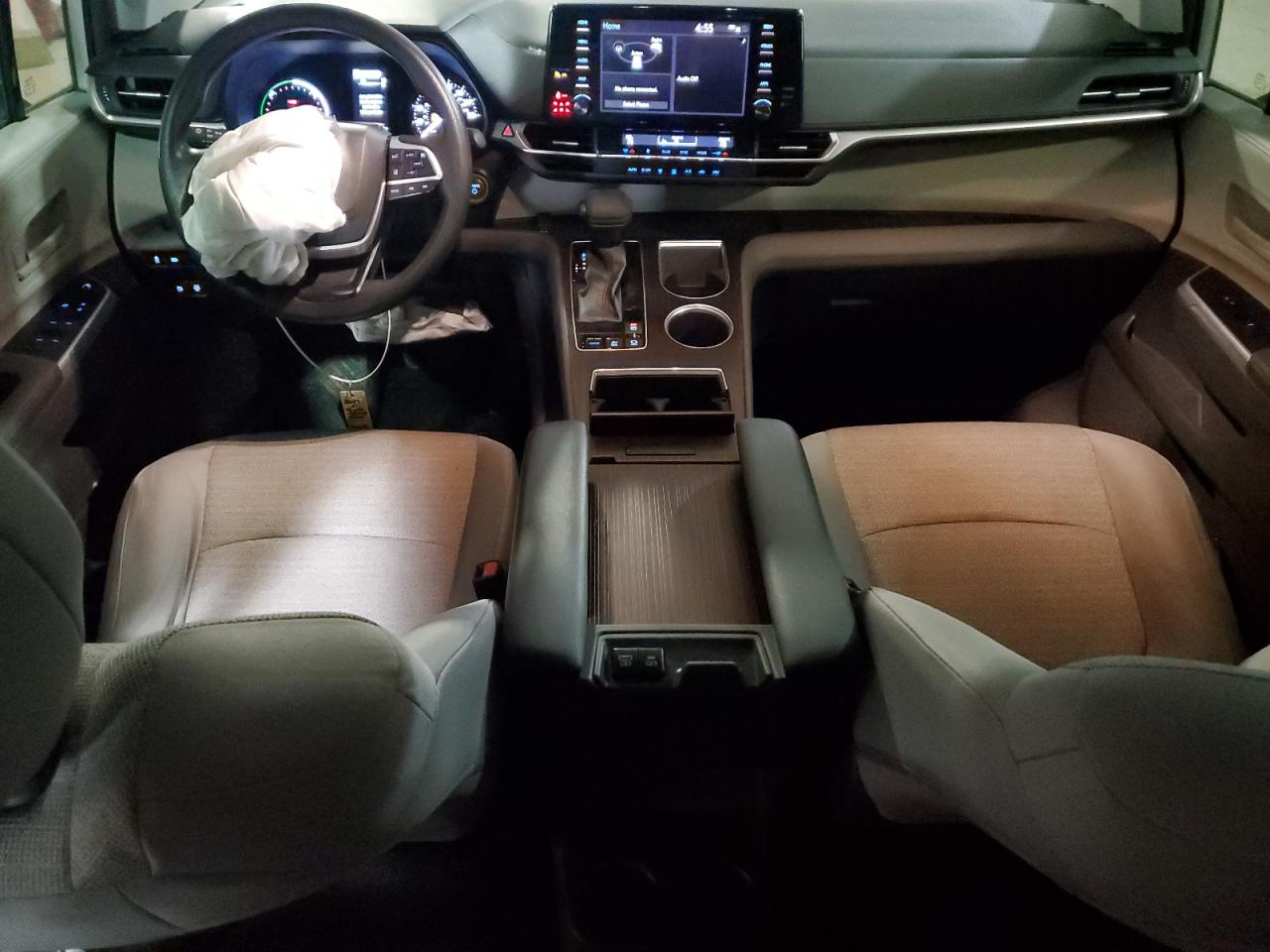 2021 Toyota Sienna - Image 8