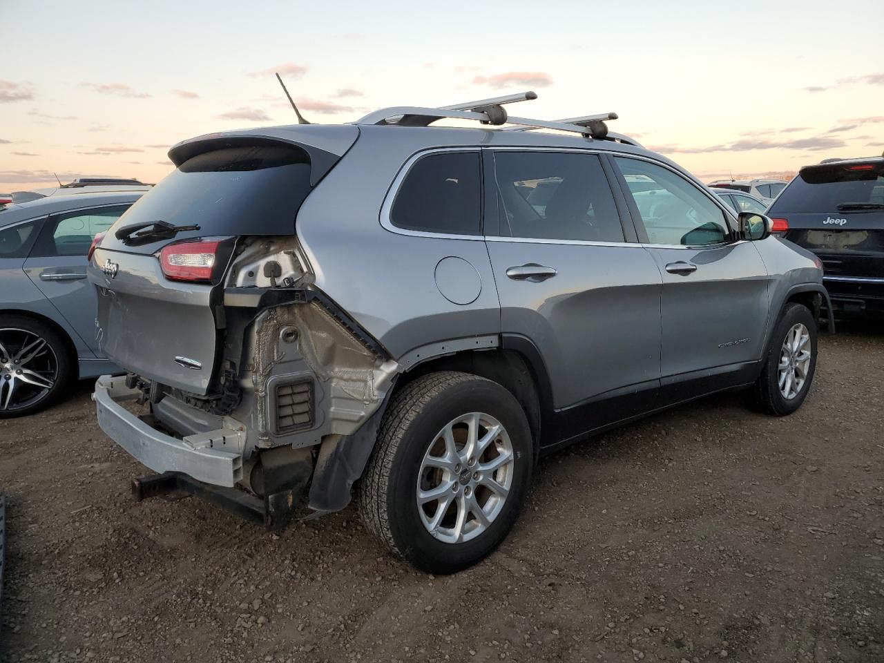 2017 Jeep Grand Cherokee - Image 3