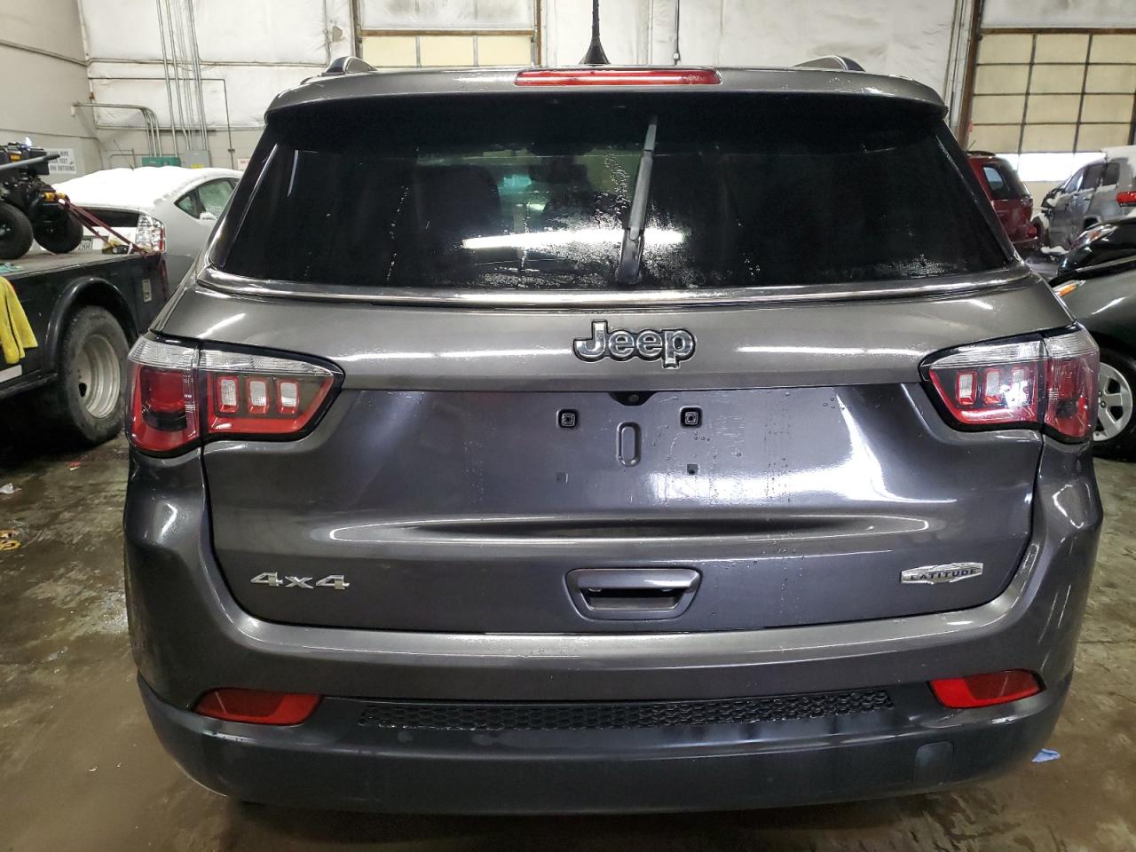 VIN 3C4NJDBB5JT457528 2018 JEEP COMPASS no.6