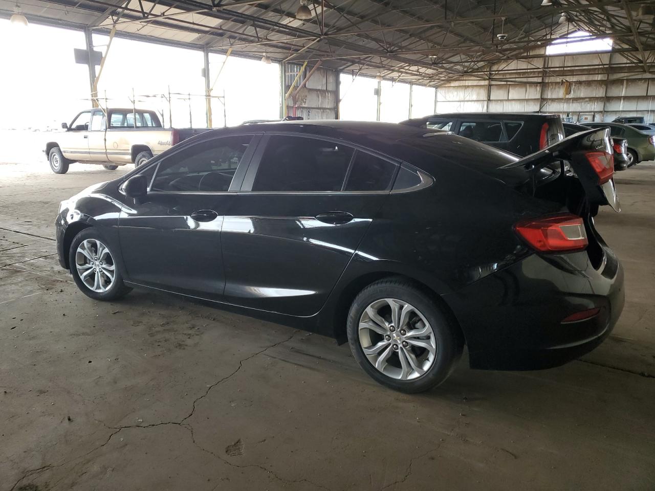 VIN 1G1BE5SM0K7143105 2019 CHEVROLET CRUZE no.2