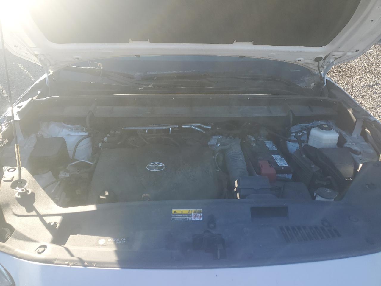 2022 Toyota Highlander - Image 12
