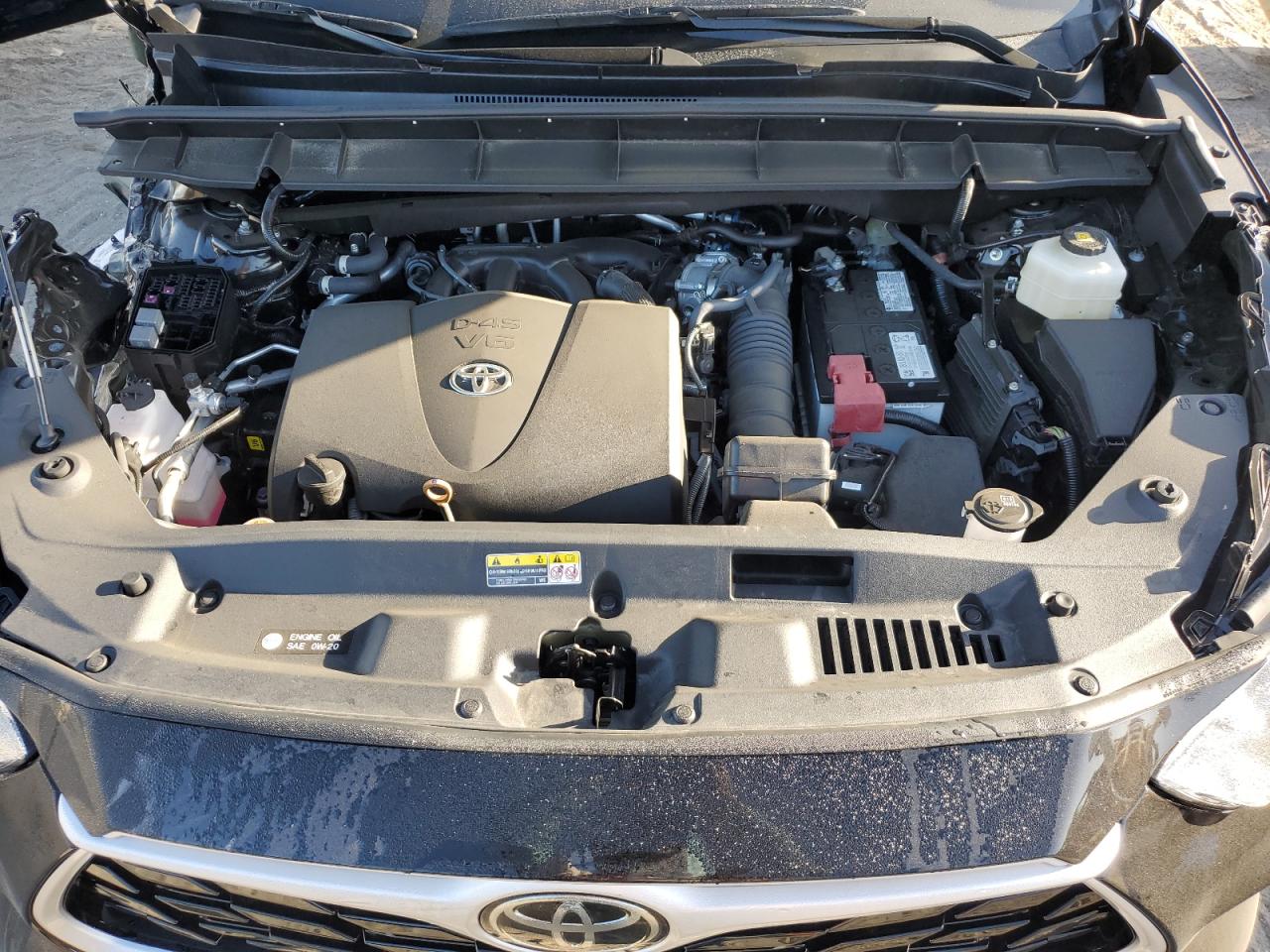 2022 Toyota Highlander - Image 12