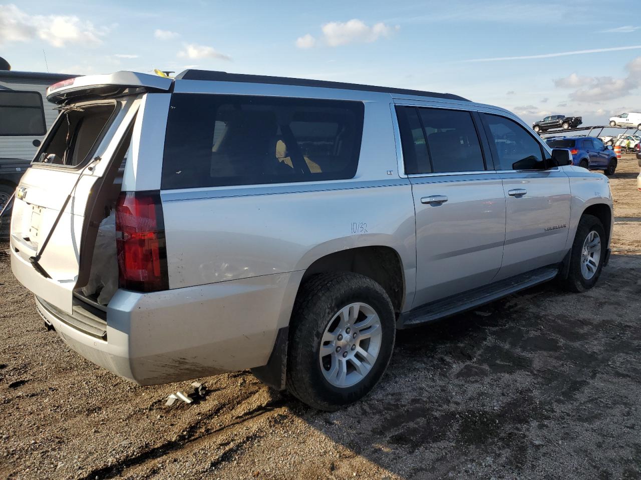 2019 Chevrolet Suburban - Image 3