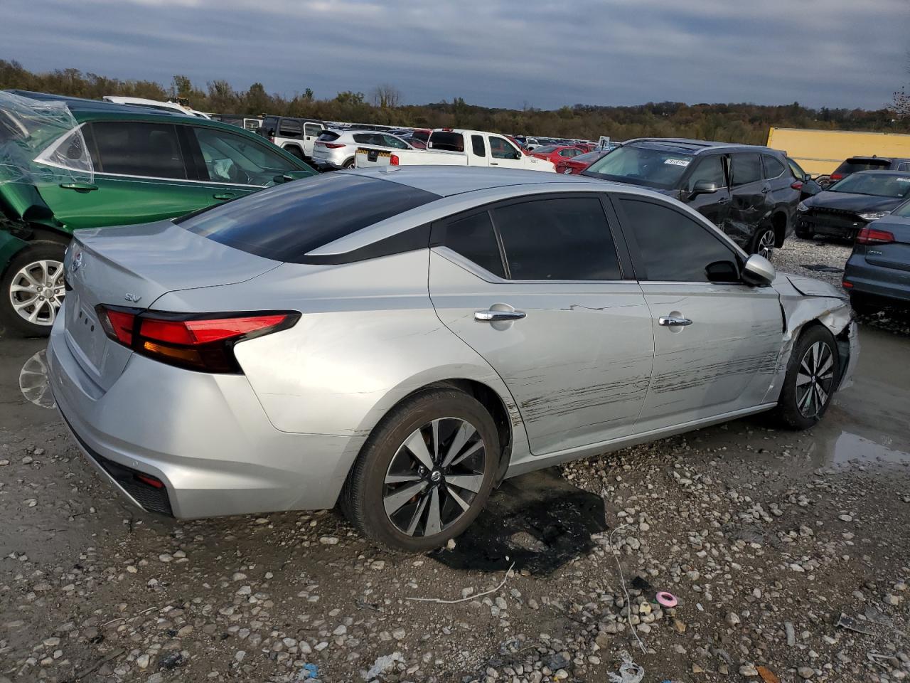 2021 Nissan Altima - Image 3
