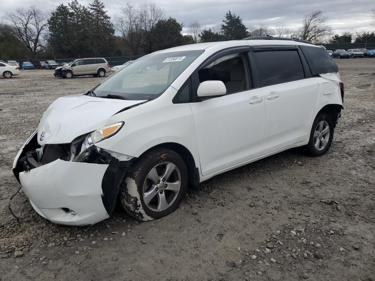 2015 Toyota Sienna - Image 1