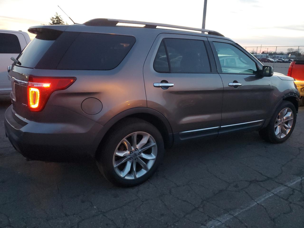 2011 Ford Explorer - Image 3