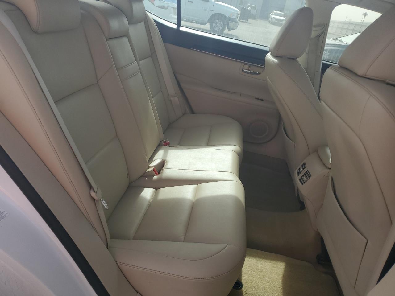 2013 Lexus ES - Image 10