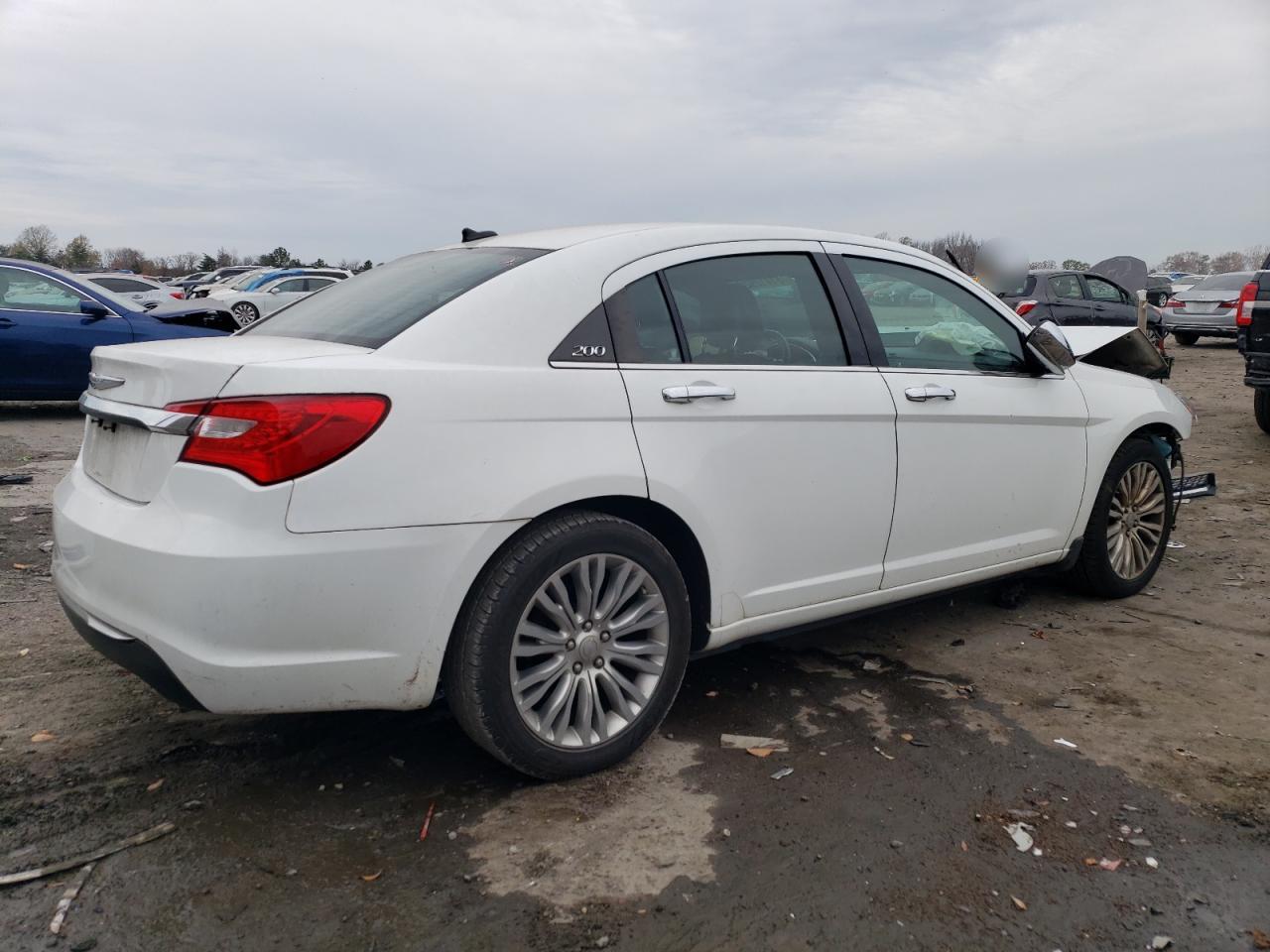 2011 Chrysler 200 - Image 3