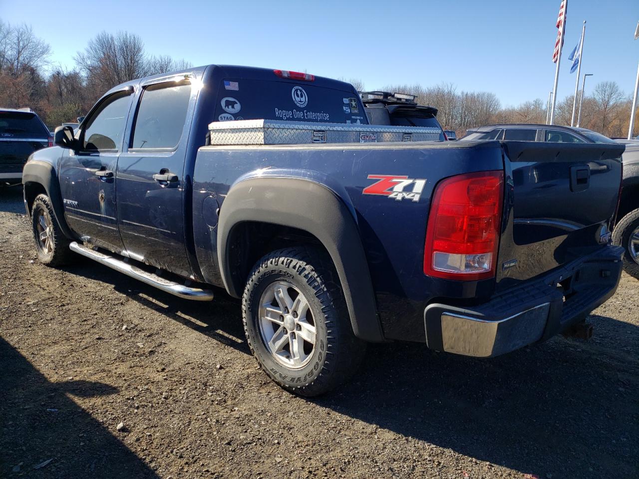 2010 GMC Sierra - Image 2