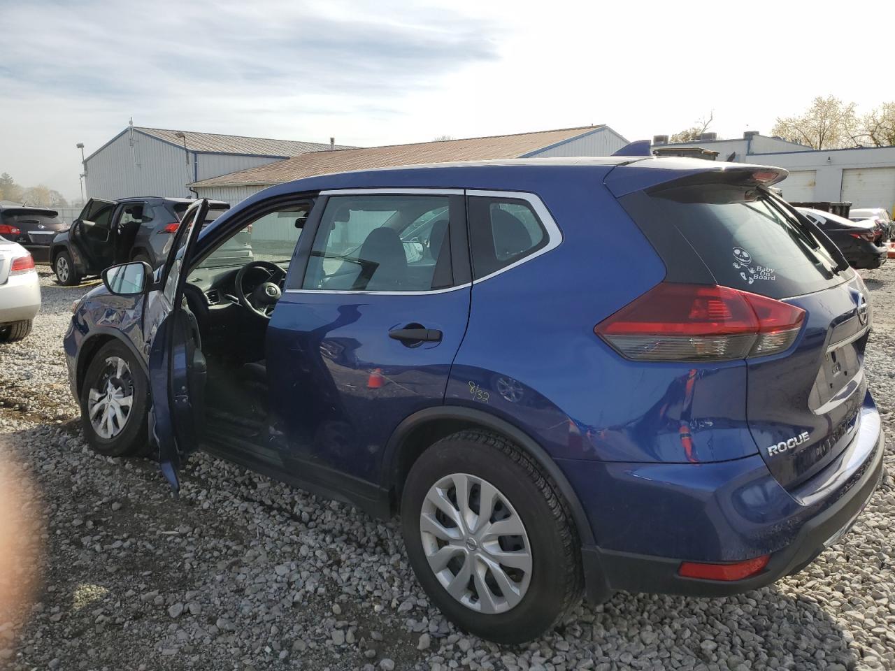 2019 Nissan Rogue - Image 2