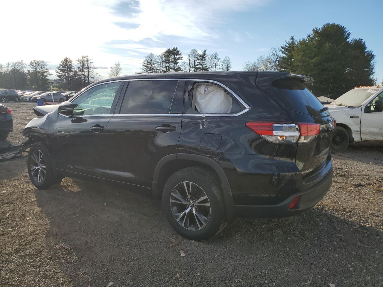 2018 Toyota Highlander - Image 2