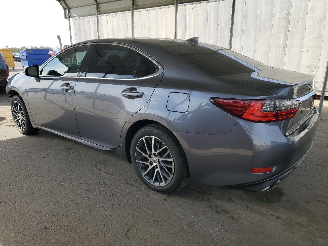 2016 Lexus ES - Image 2