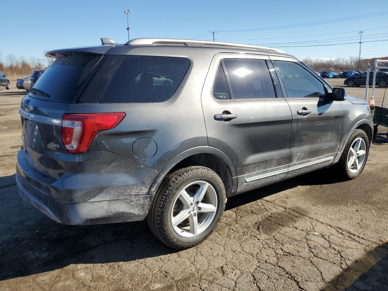 VIN 1FM5K8D81HGA85332 2017 FORD EXPLORER no.3