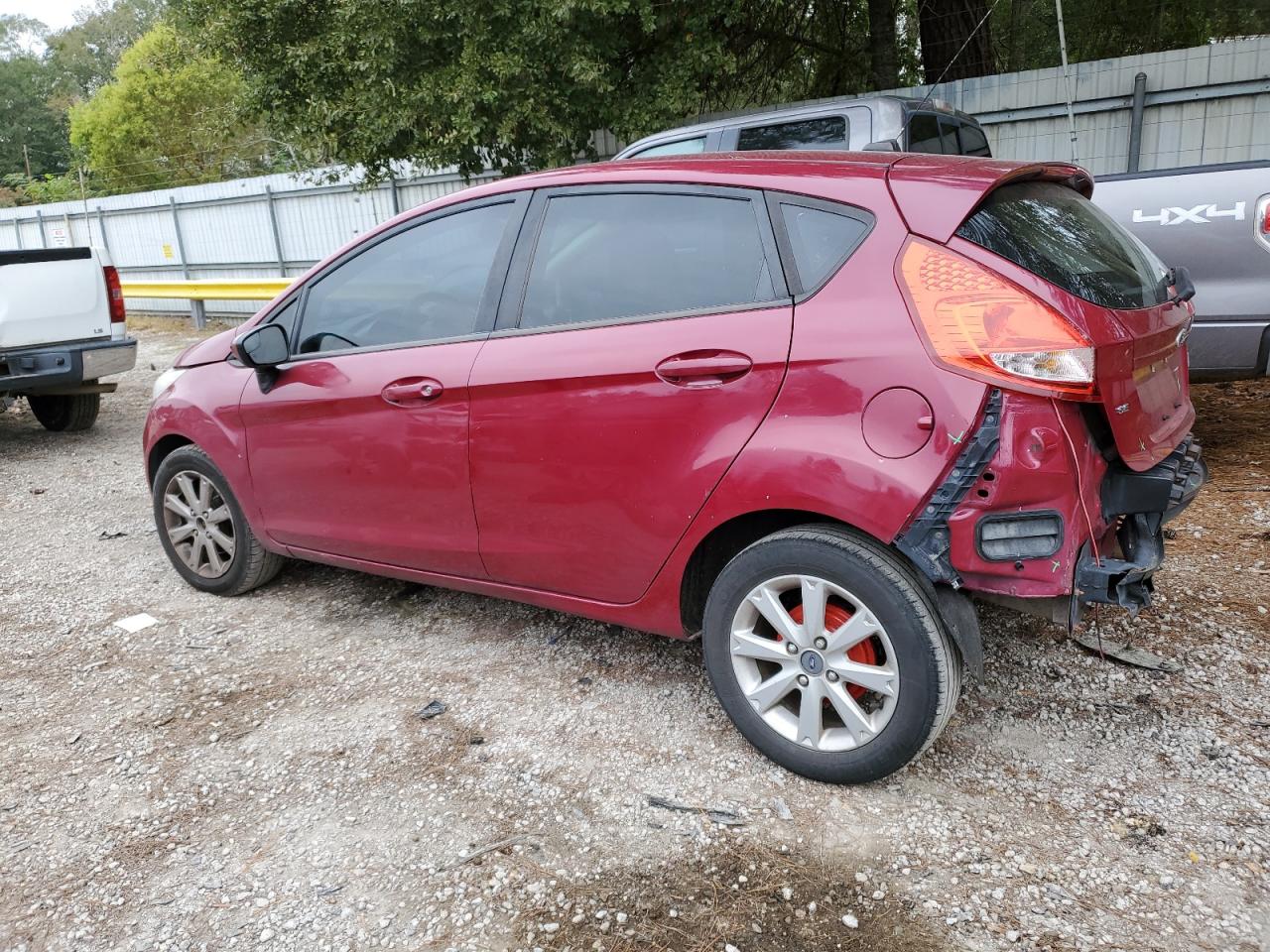 2011 Ford Fiesta - Image 2